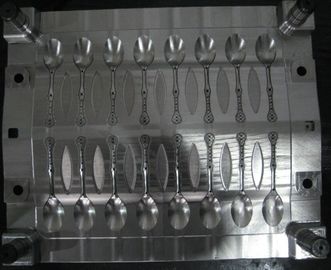 Cuillère et fourchette en plastique automatiques de machine de moulage par injection de 275 G/S faisant la machine